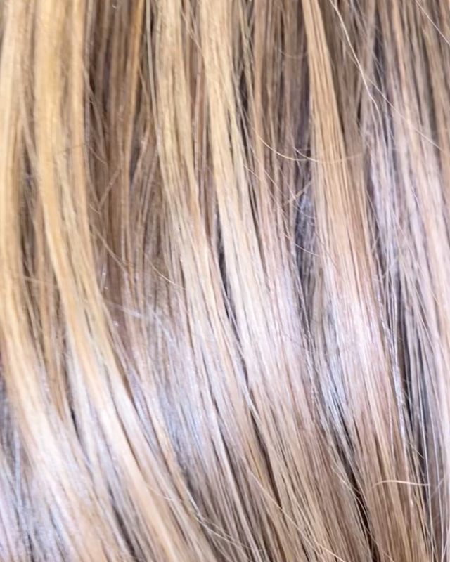 Zurück zu einem glänzenden Blond✨
By @tiaa1a 
#hairgoals #haircut #haircolor #fashion #style #styling #hairstyles #hairdye #hairdo #longhair  #longhairdontcare #gütersloh #schönehaare #brunette #style #instagashion #babylights #schönehaare  #friseurgütersloh #friseur #schön #labiosthetique  #lábios #bielefeld  #friseurbielefeld