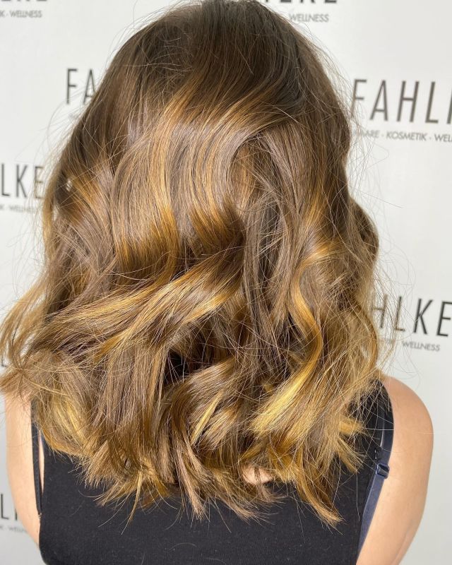 Soft Balayage 🤍🤎& a new haircut💇🏻‍♀️Made by @nicole_fahlke_ho #friseurfahlke #friseurgütersloh #labiosthetique #labiosthetiqueparis #balayage #balayagehighlights #babylights #brownhair #blondhair #instahair #hairstyle #waves #vorhernachher