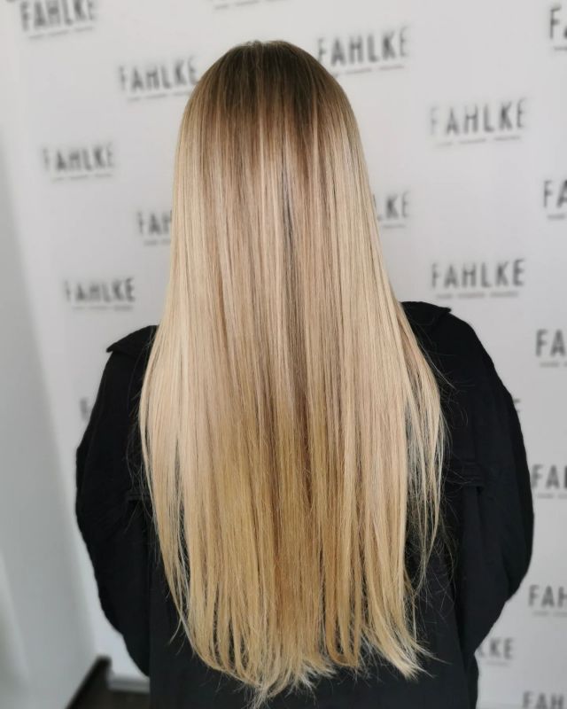 Blonde Balayage 😍
By @cutandcolor.by.kristina
.
.
#hairgoals #haircolor #fashion #hairfashion #styling #Gütersloh #hair #hairstyle #instahair #labiosthetique #labiosthetiqueparis #balayage #babylights #waves #blonde #blondehair #balayageblonde